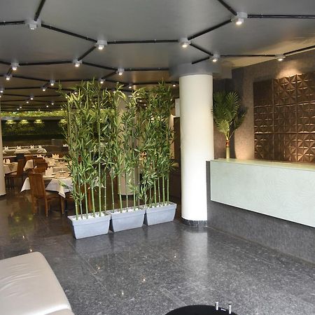 Oyo 10672 Hotel Riviera Nashik Exterior foto