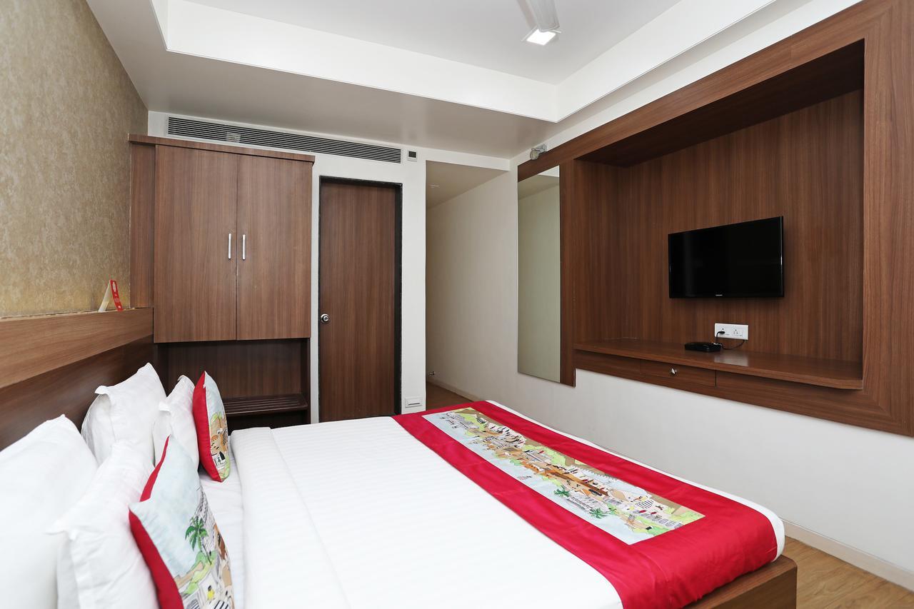 Oyo 10672 Hotel Riviera Nashik Exterior foto