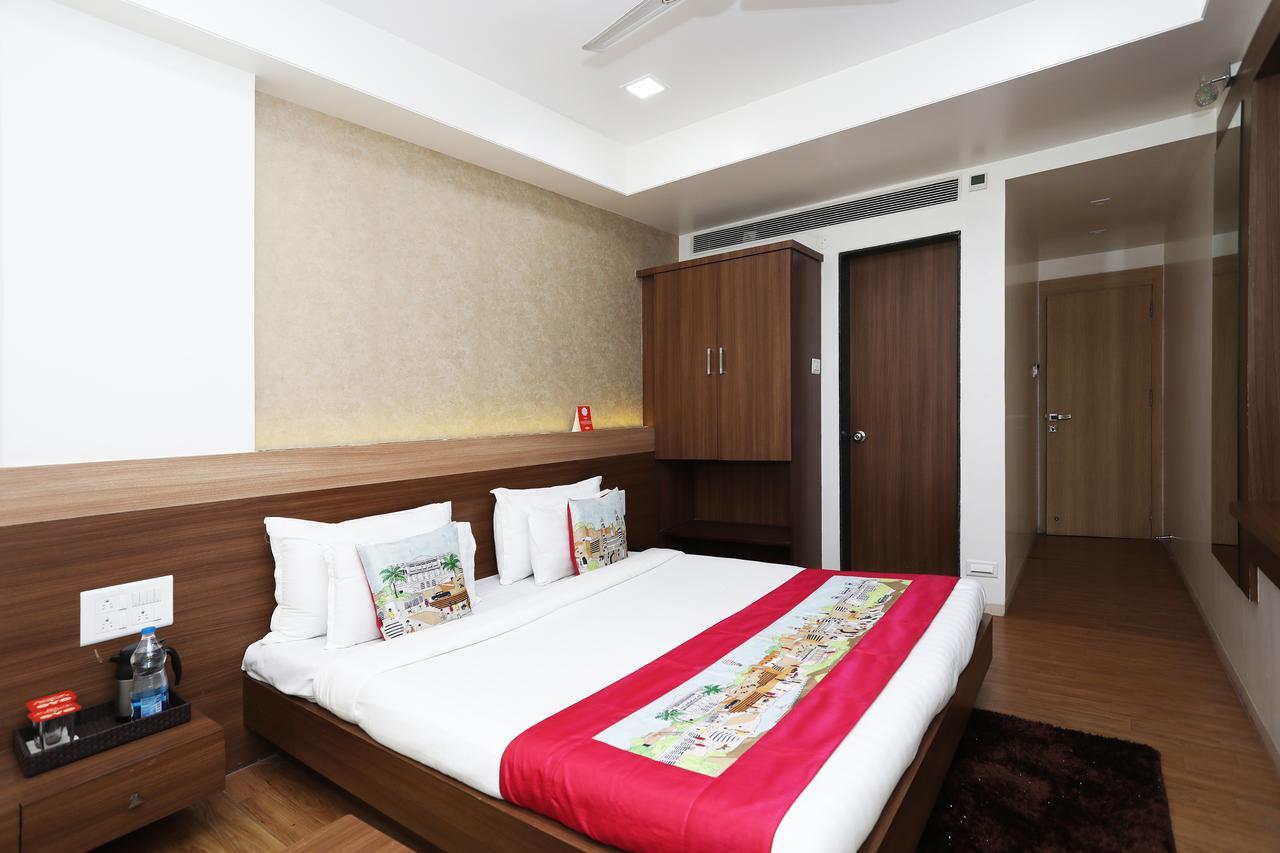 Oyo 10672 Hotel Riviera Nashik Exterior foto