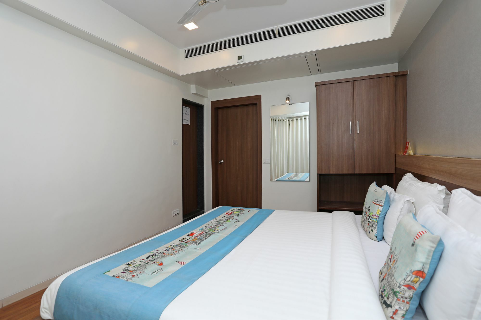 Oyo 10672 Hotel Riviera Nashik Exterior foto
